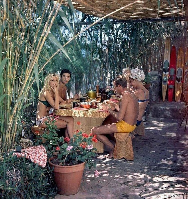 restaurant à proximité de Saint-Étienne-du-Grès